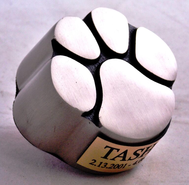 custom pet urns
